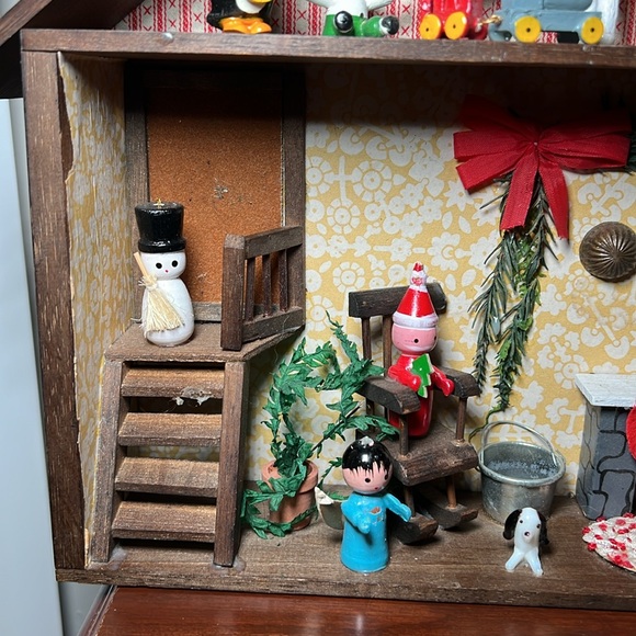 VTG Christmas Kitsch wooden festive doll house diorama figurine wall hanging - Picture 10 of 17